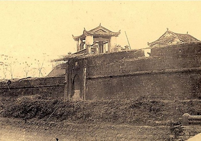 Cửa Ðông của thành Sơn Tây năm 1884.